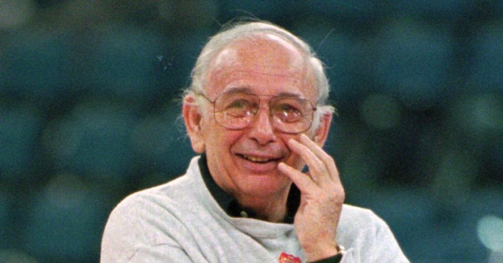 El entrenador de baloncesto de Princeton, Pete Carell, muere a los 92 años