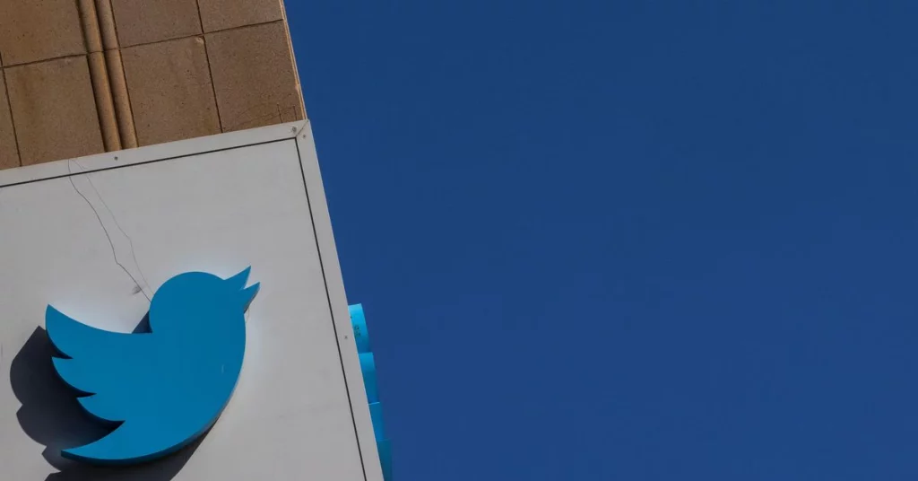 Informante dice que Twitter engañó a los reguladores estadounidenses sobre piratas informáticos y spam
