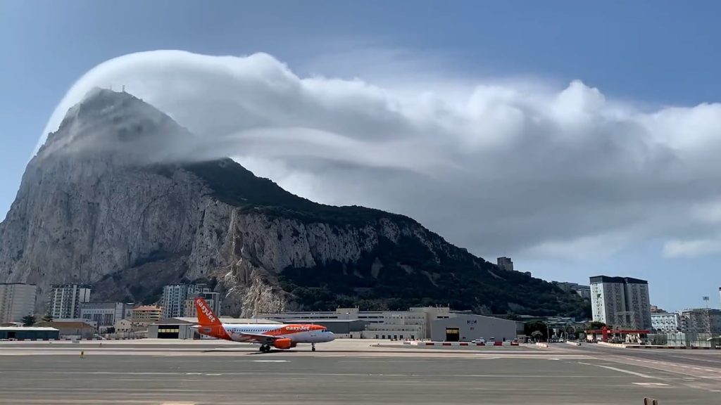 Nube de Levante aparece sobre el peñón de Gibraltar