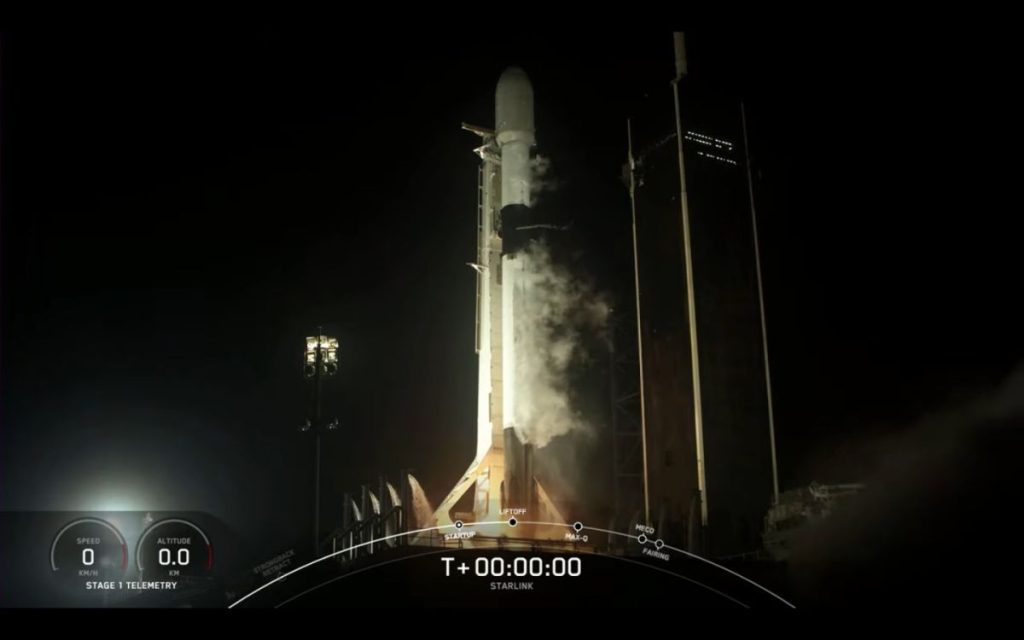 SpaceX lanza 52 satélites Starlink, un misil terrestre al mar