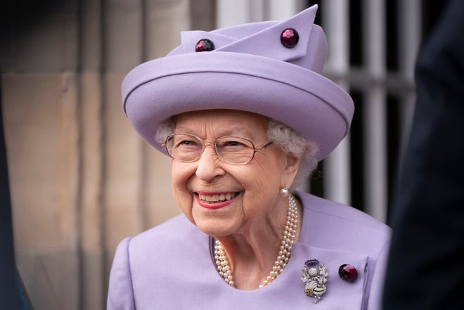 La reina Isabel II asiste a la presentación de la Ley de Lealtad de las Fuerzas Armadas en Holyrood House el 28 de junio de 2022 en Edimburgo, Reino Unido.  La reina Isabel II, la monarca con el reinado más largo de Gran Bretaña, falleció el jueves 8 de septiembre de 2022 después de 70 años en el trono.  Ella tenía 96 años.