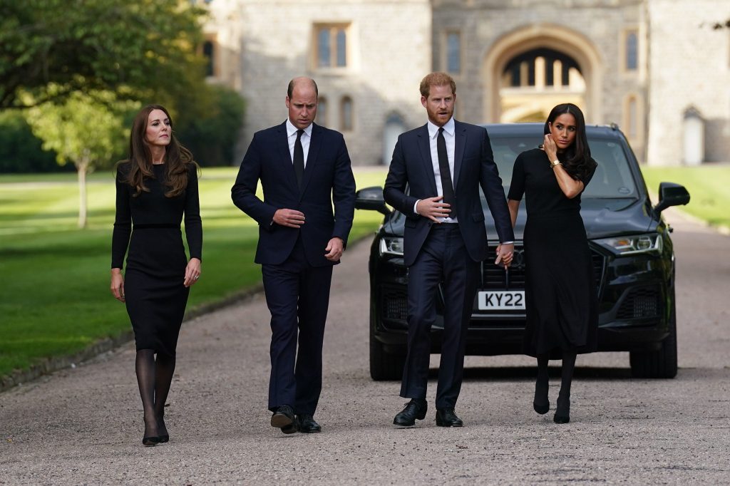 El príncipe William, Kate Middleton, el príncipe Harry y Meghan Markle llegan al Castillo de Windsor.