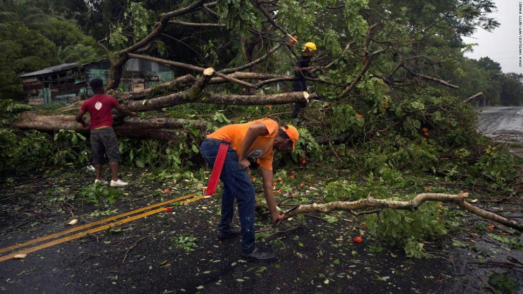 El huracán Fiona apunta a las Islas Turcas y Caicos después de dejar a un millón de personas sin agua corriente en la República Dominicana y gran parte de Puerto Rico sin electricidad