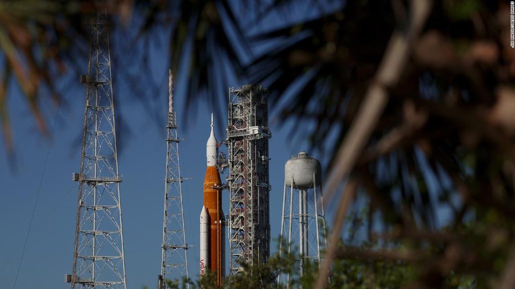 La NASA se cierne sobre el próximo intento de lanzamiento de Artemis I debido a una tormenta tropical