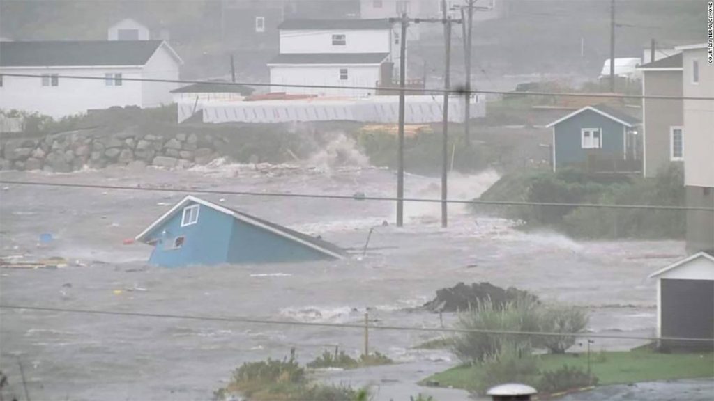 Fiona golpea el Atlántico de Canadá: Cientos de miles sin electricidad después de que la tormenta sopla hacia el norte