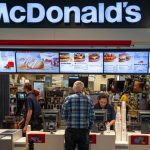 La carta dice que McDonald’s rechaza la solicitud de los franquiciados de posponer los grandes cambios.