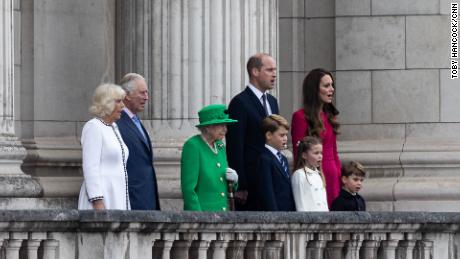 Mientras el rey Carlos III asciende al trono, la familia real espera cambios importantes 