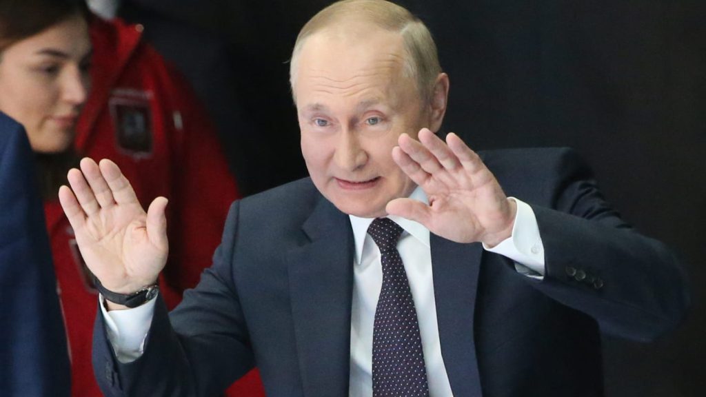 Funcionarios de Moscú instan a Vladimir Putin a renunciar al poder