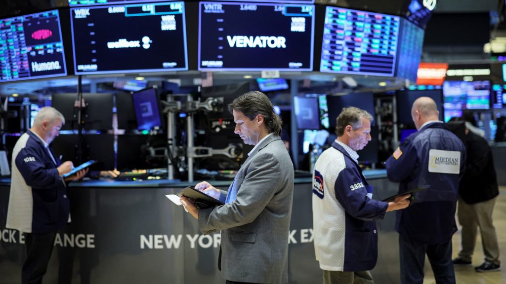 Los futuros de acciones suben mientras Wall Street mira hacia los datos clave de inflación