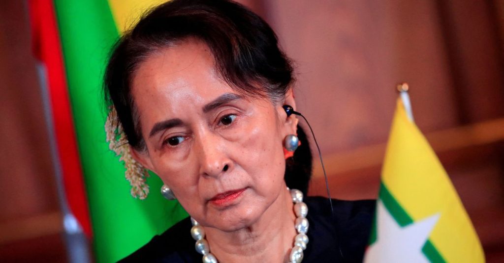 Tribunal de Myanmar encarcela a la economista australiana Suu Kyi durante 3 años: fuente