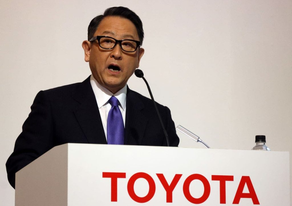El jefe de Toyota dice que la prohibición de automóviles a gasolina de California será "difícil" de cumplir