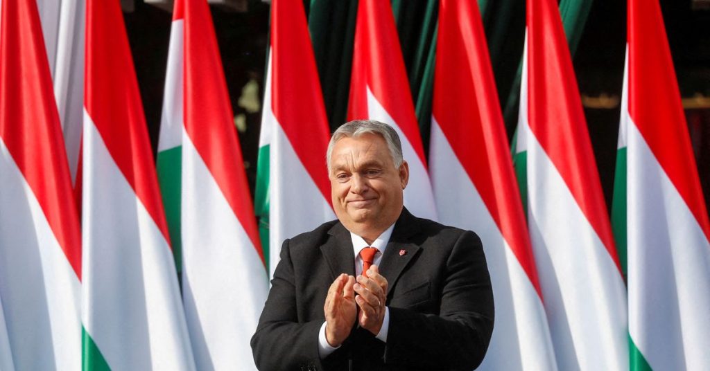Miles protestan contra la 'superinflación' del gobierno de Orban