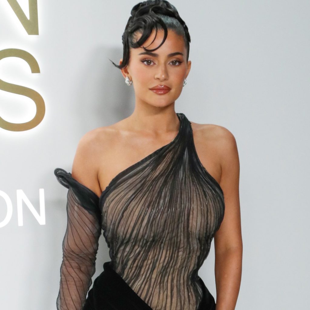 Kylie Jenner trae elegancia vanguardista a la alfombra roja en los Premios CFDA 2022