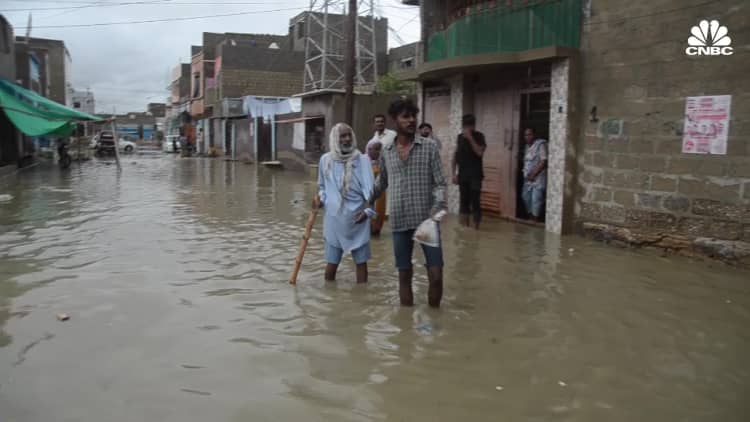 Pakistán lucha tras inundaciones históricas
