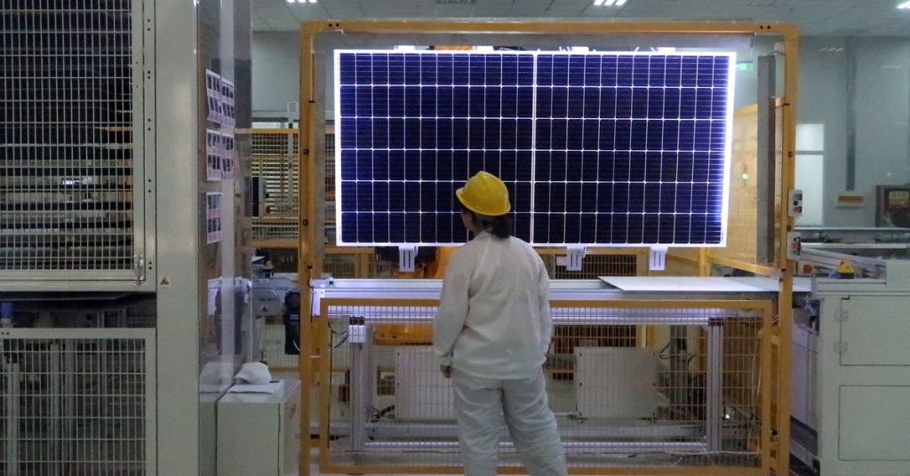 EXCLUSIVO: EE. UU. prohíbe más de 1.000 envíos de energía solar por preocupaciones sobre el trabajo esclavo en China