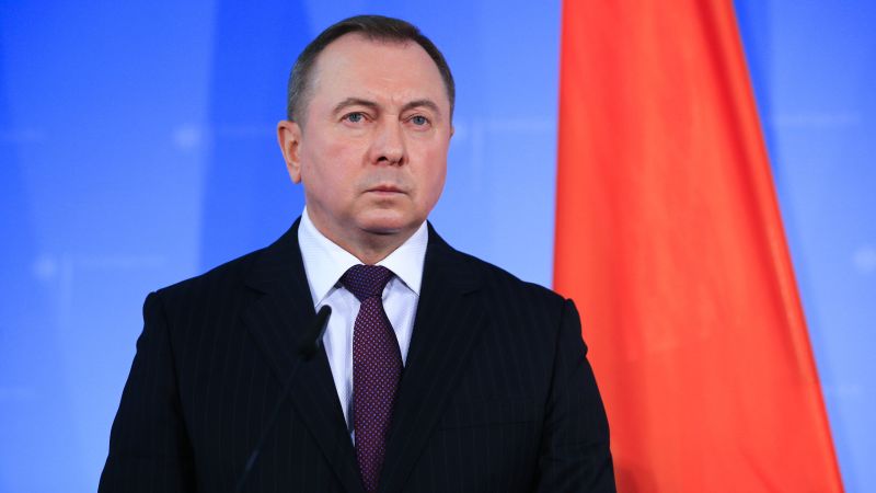 Las autoridades dicen que el ministro de Relaciones Exteriores de Bielorrusia, Vladimir Makei, murió a la edad de 64 años.