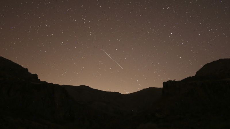 Meteorito Leónidas: meteoros rápidos y brillantes iluminan el cielo nocturno