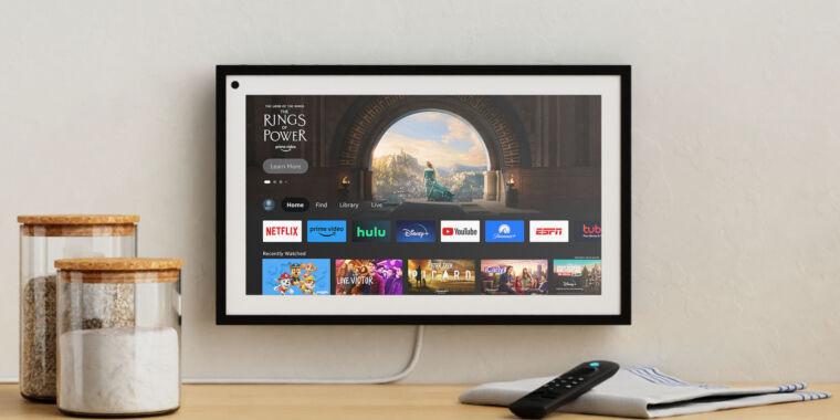 La pantalla inteligente Echo Show 15 de Amazon se convierte en un dispositivo Fire TV portátil