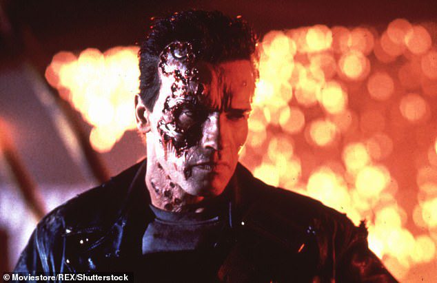 Los destructores son capaces de repararse a sí mismos.  En la foto, Arnold Schwarzenegger en Terminator 2: El juicio final (1991)