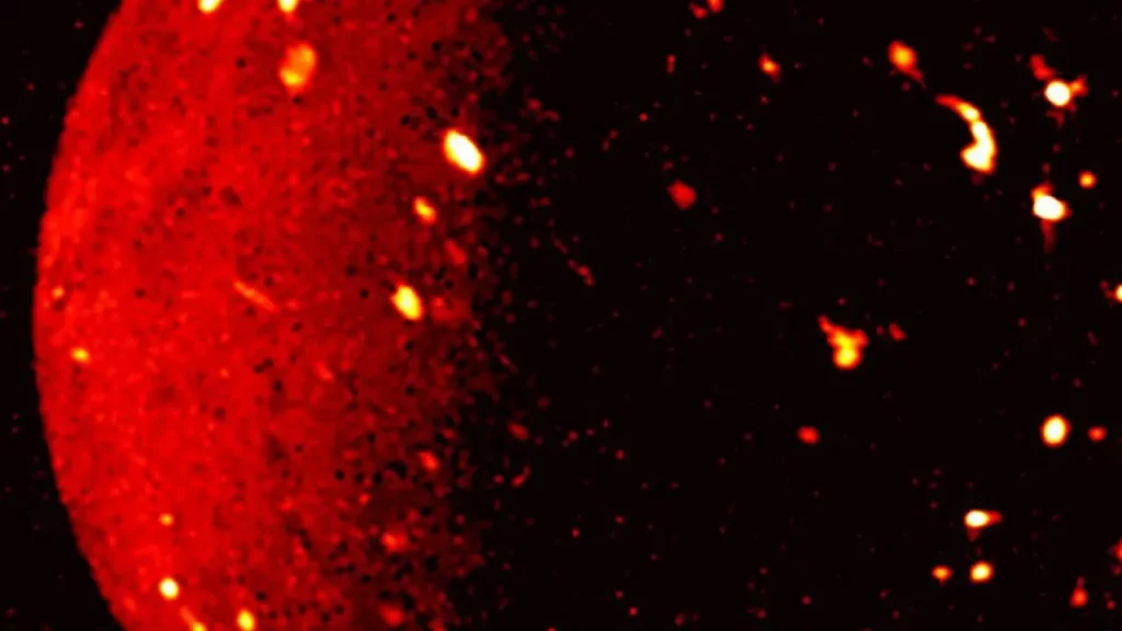 Una impresionante imagen de la NASA revela la superficie volcánica de Io