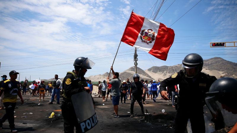 A medida que aumenta la ira pública, los legisladores peruanos rechazan la reforma necesaria para desencadenar elecciones anticipadas