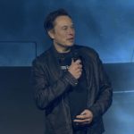 El CEO de Tesla, Elon Musk, inicia los primeros envíos de semirremolques