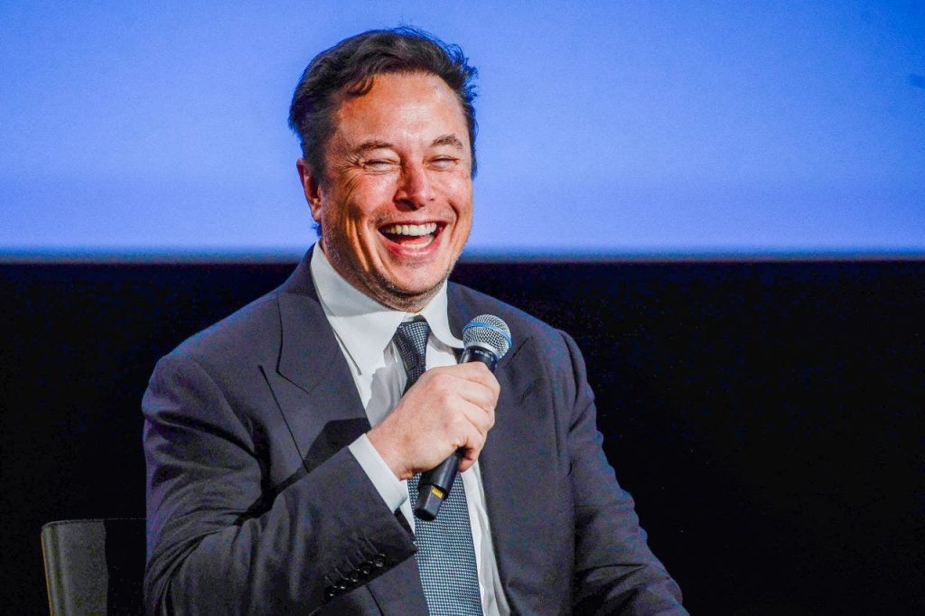Elon Musk dice que los periodistas "piensan que son mejores que los demás" en medio de la controversia por el comentario