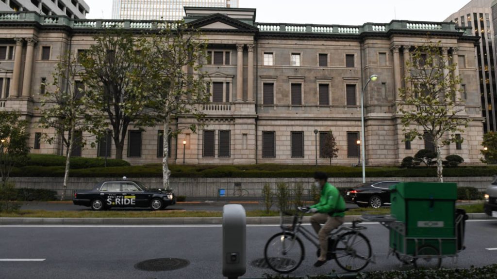 Nikkei 225 cae más de un 2% después de que el Banco de Japón amplía el objetivo de rendimiento, el yen se fortalece