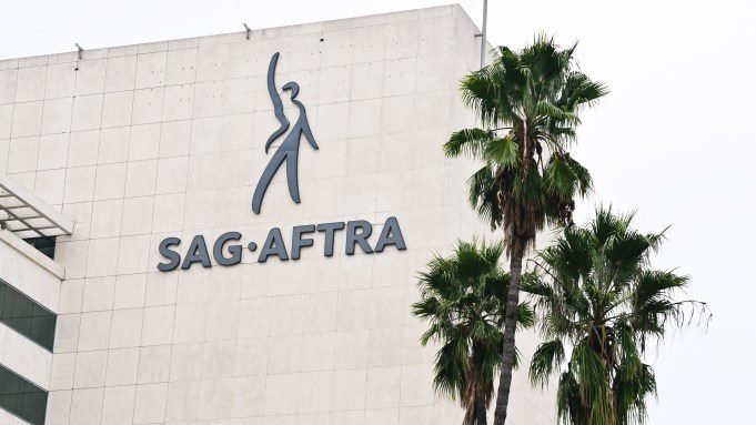 Una vista del edificio SAG-AFTRA en Wilshire Blvd en Los Ángeles, California, el 25 de septiembre de 2023.