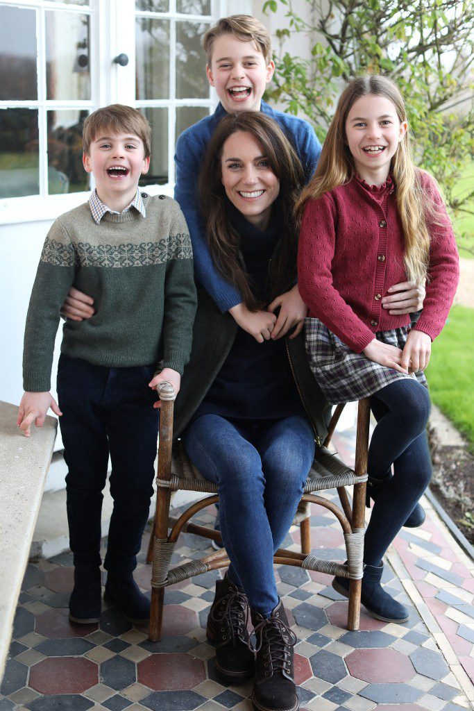 Foto editada de Kate Middleton con niños.